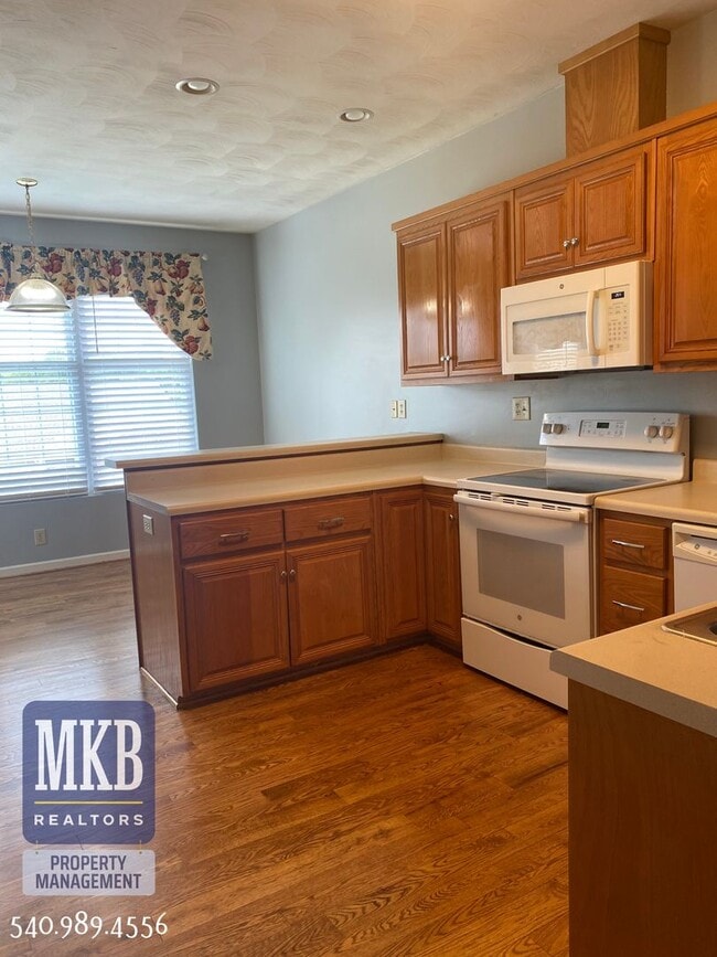 Building Photo - 3 bedrooms 3 baths Patio Home in Roanoke C...