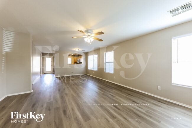 Foto del edificio - 14088 W Larkspur Dr