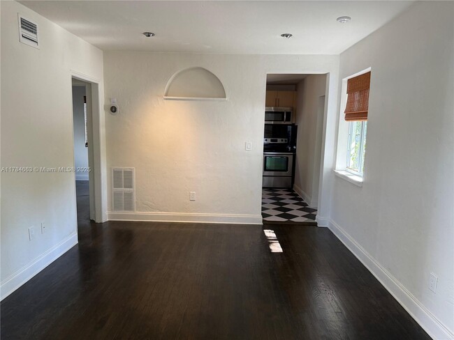 Foto del edificio - 502 NE 70th St