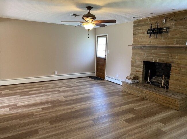 Foto del edificio - 2304 Lakewood Ln
