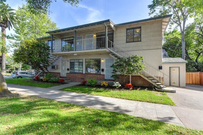 Building Photo - 2030 C St