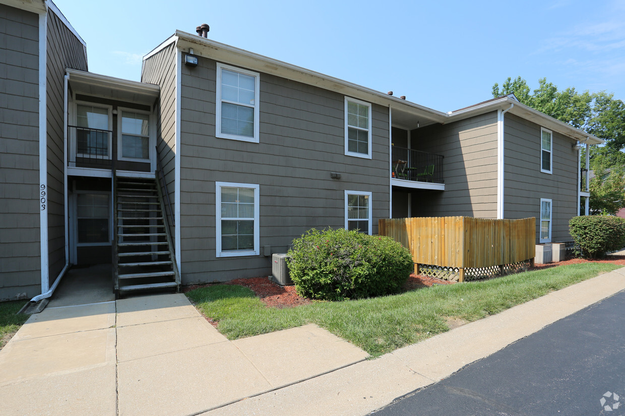 Primary Photo - Apple Creek Apartments