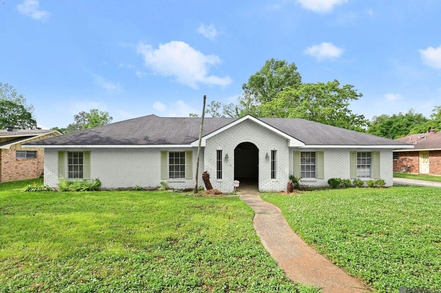 Foto principal - 9256 Bermuda Ave