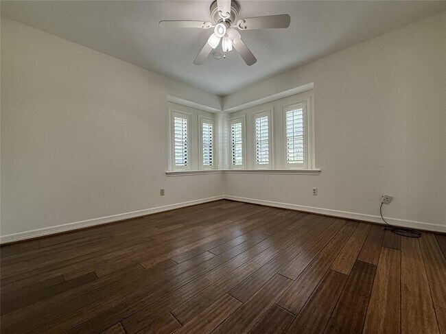 Foto del edificio - 5007 Shady Nook Ct