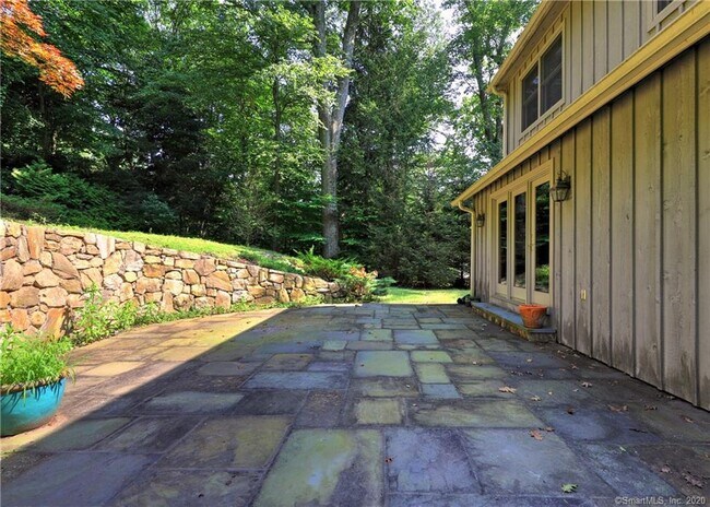 Building Photo - 11 Partrick Ln