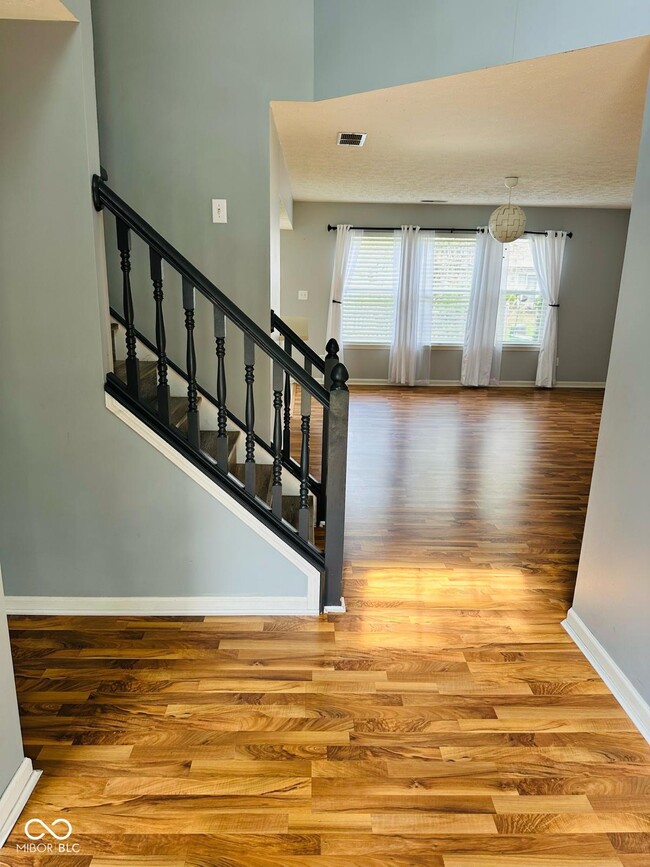 Foto del edificio - 6932 Thousand Oaks Ln