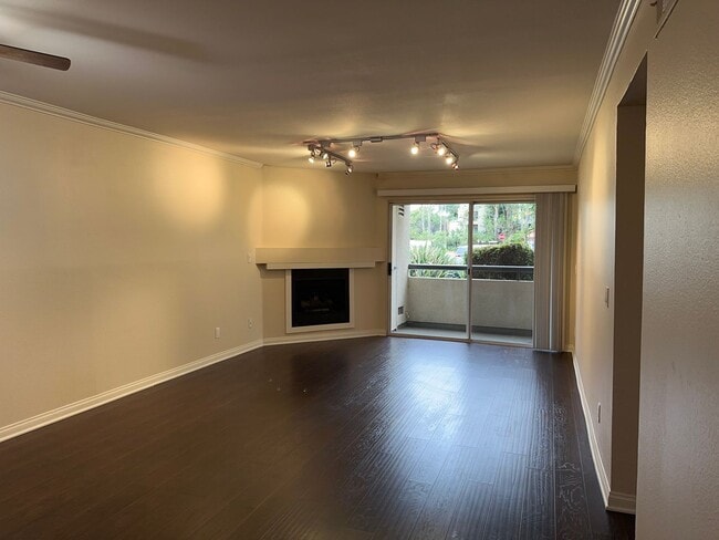 Building Photo - 21450 Burbank Blvd