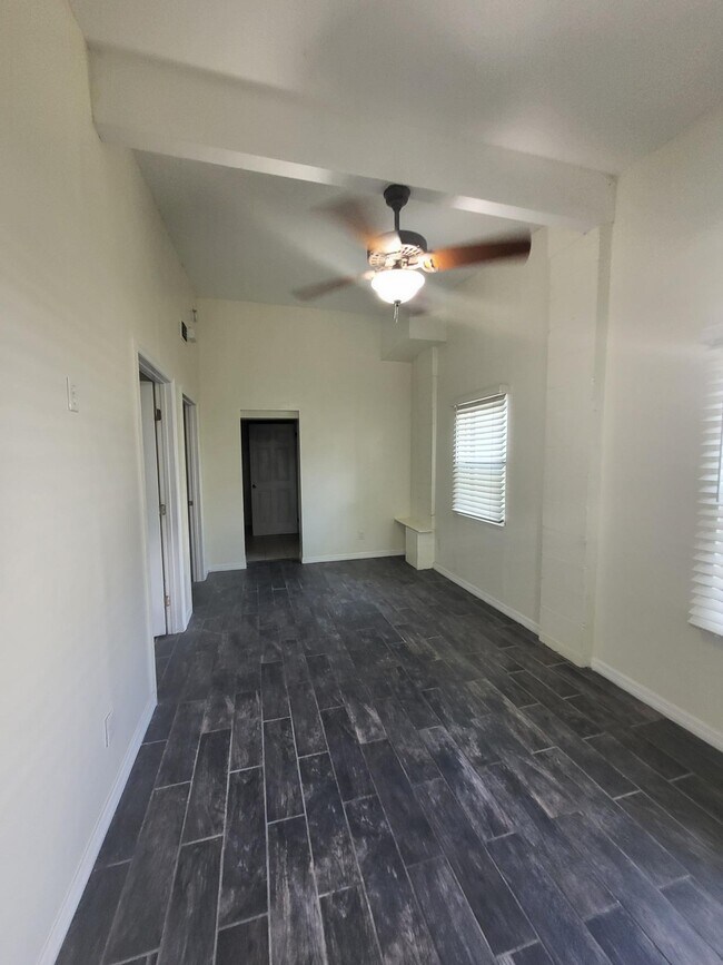 Habitación delantera - 209 W King St