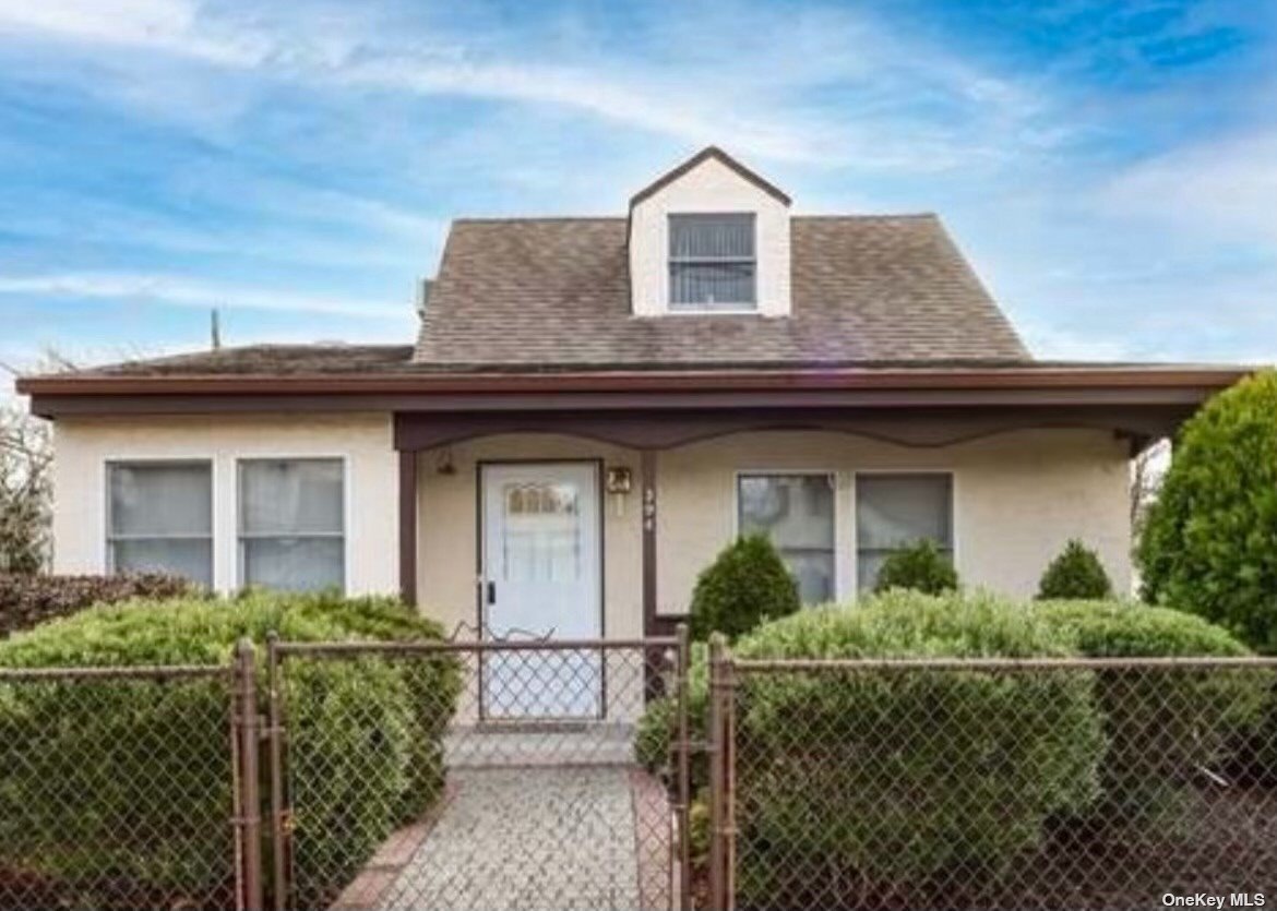 Primary Photo - 394 Bayville Ave