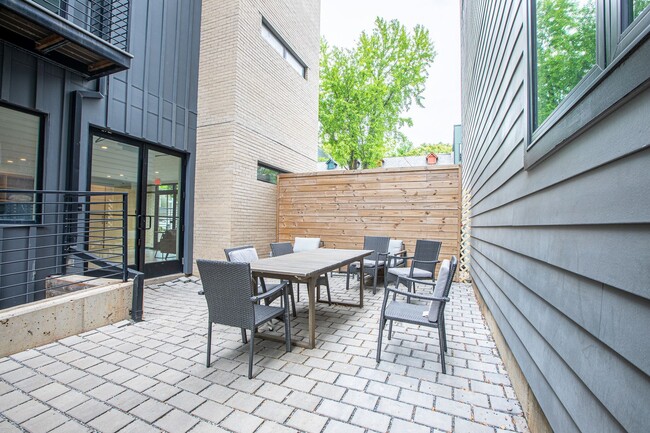 Building Photo - Charming 1 BR/1 BA Condo in Trinidad!