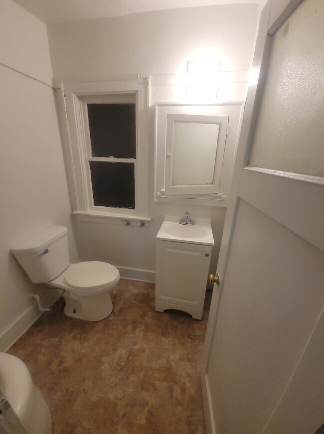 1720 W Atkinson Ave Unit 1, Milwaukee, WI 53206 Apartments in