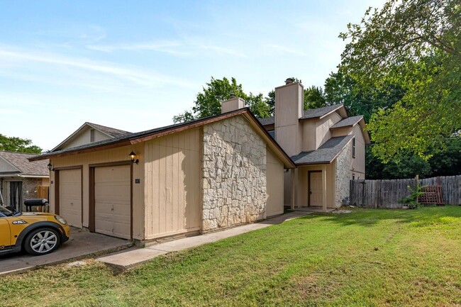 Building Photo - Rawhide Loop Duplex