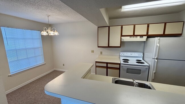Building Photo - 1BR/1BA Tradewinds Condo with Lake Views!