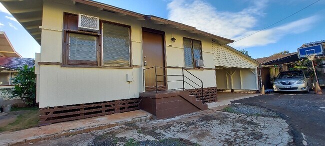 Building Photo - 3911 Maunaloa Ave