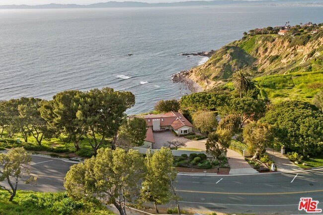 Foto del edificio - 1115 Palos Verdes Dr W