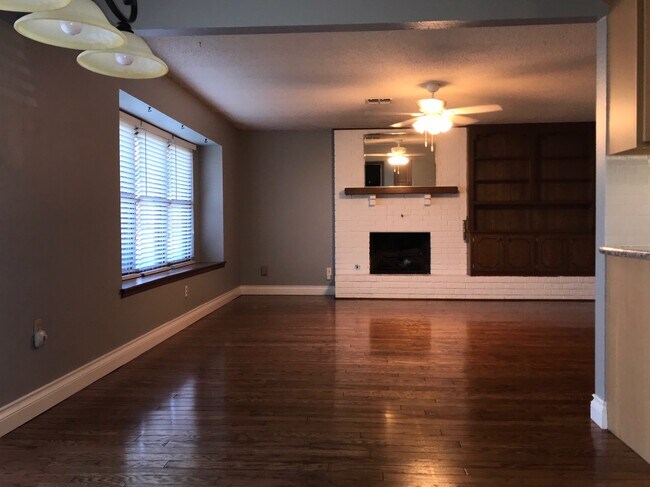 Foto del edificio - 3700 N Riverside Dr