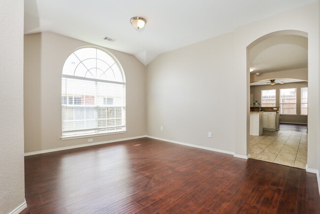 Building Photo - 4405 Crystal Ln