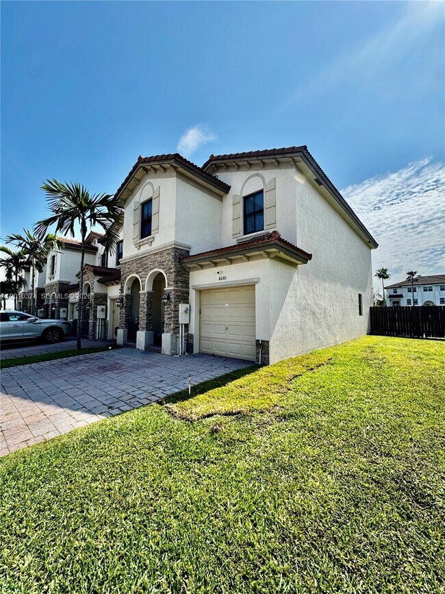 Foto del edificio - 8681 NW 98th Ave