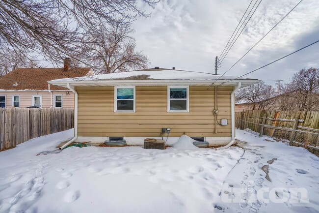 Foto del edificio - 4010 Monroe St NE