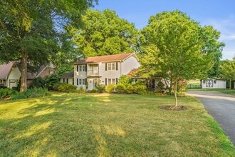 Building Photo - 223 Ivy Cir