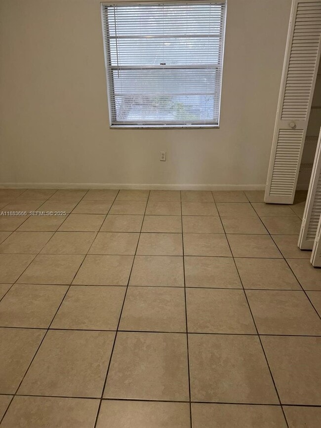 Foto del edificio - 2401 Van Buren St