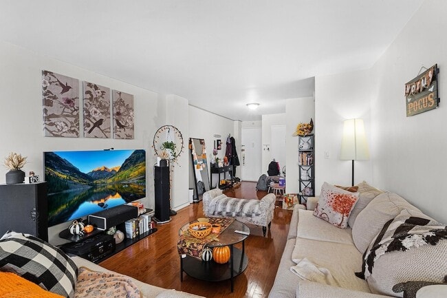 Building Photo - 10 Huron Ave