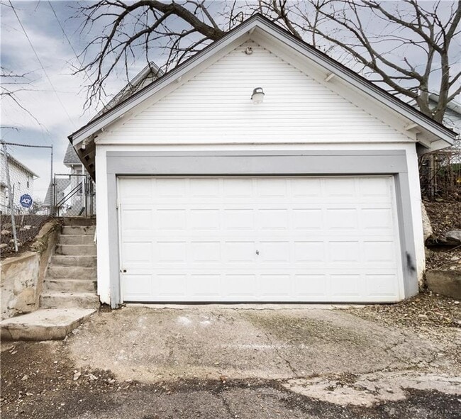 Building Photo - 1217 Phillips Ave