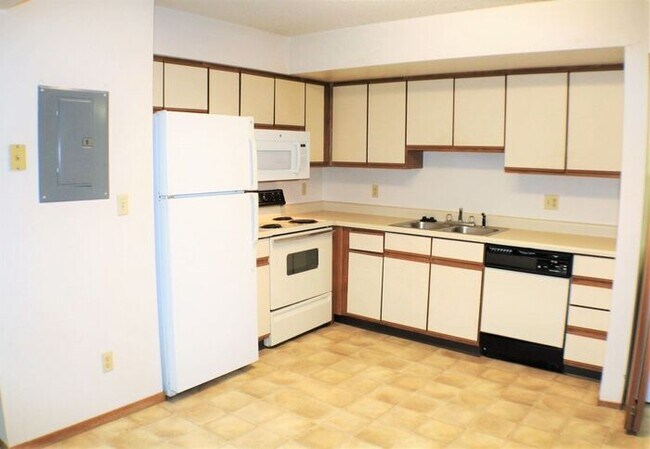 Foto del edificio - $1,125 | 2 Bedroom, 1 Bathroom 2nd Floor Condo | Pet Friendly* | Available for an August 1st, 202...