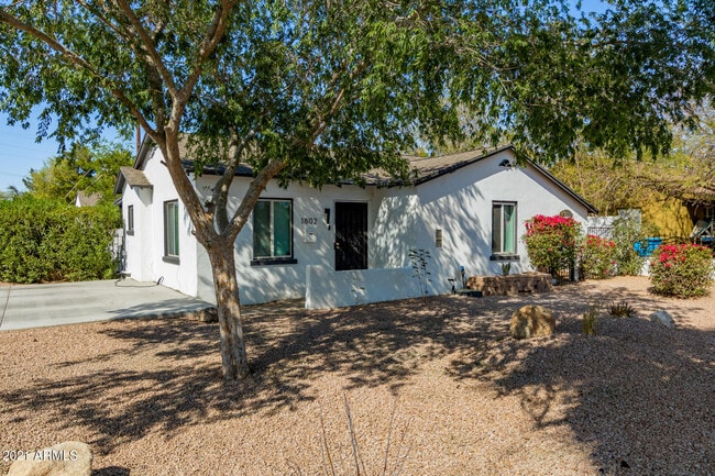 Photo - 1802 E Cypress St House