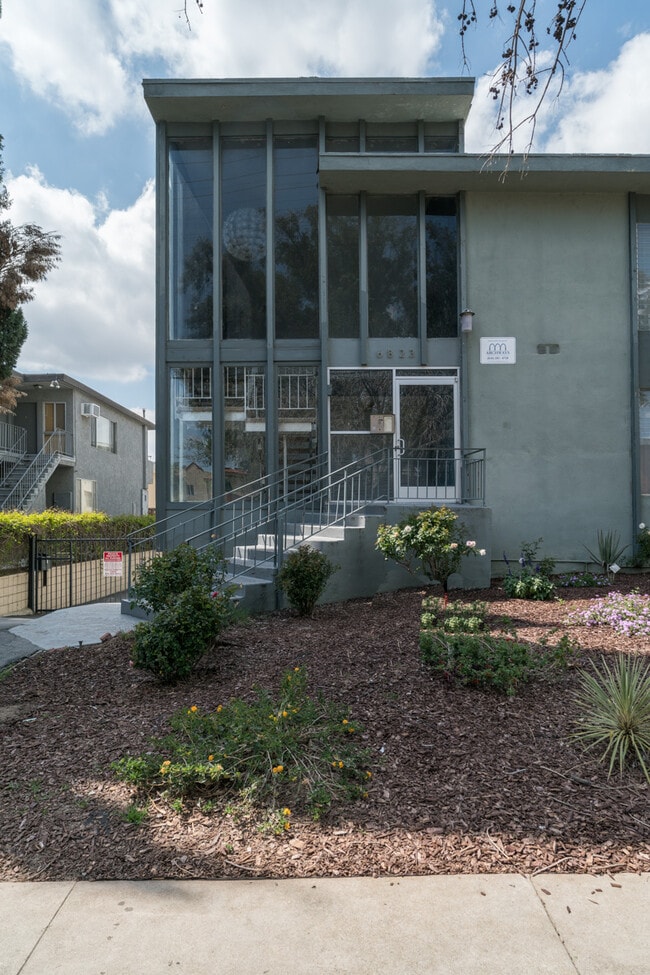 Building Photo - 6823 Variel Ave
