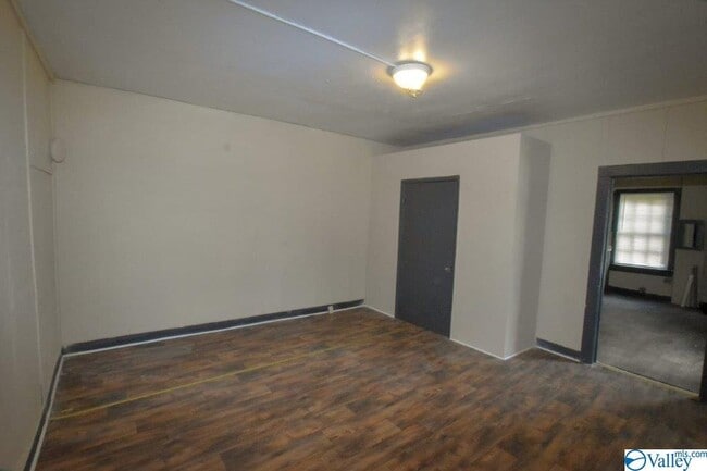 Building Photo - 3700 Emm Ell St SW
