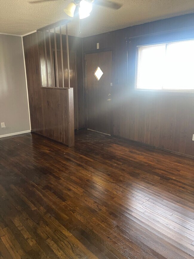Foto del edificio - Move in Special! $200 off First Month! Ado...