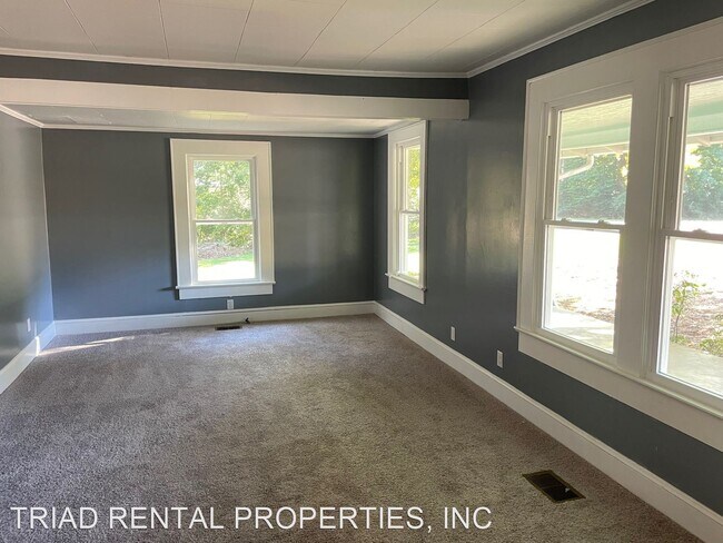 Foto del edificio - 3 br, 1 bath House - 405 S MAIN ST