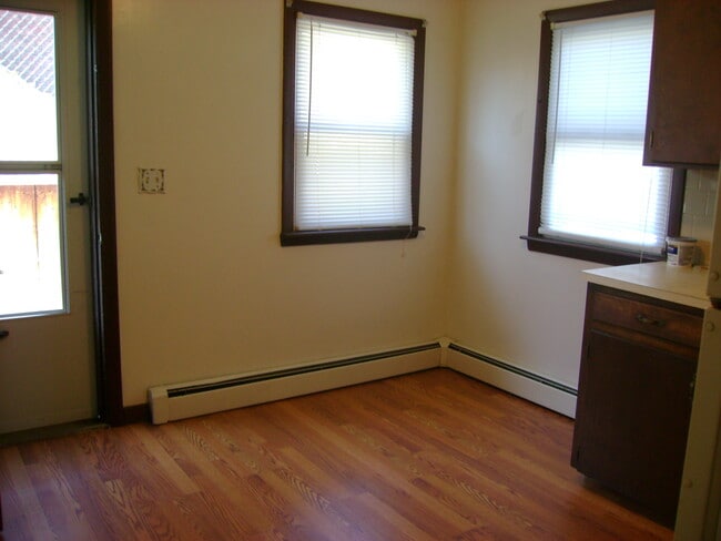 Building Photo - 2009 Pleasant St