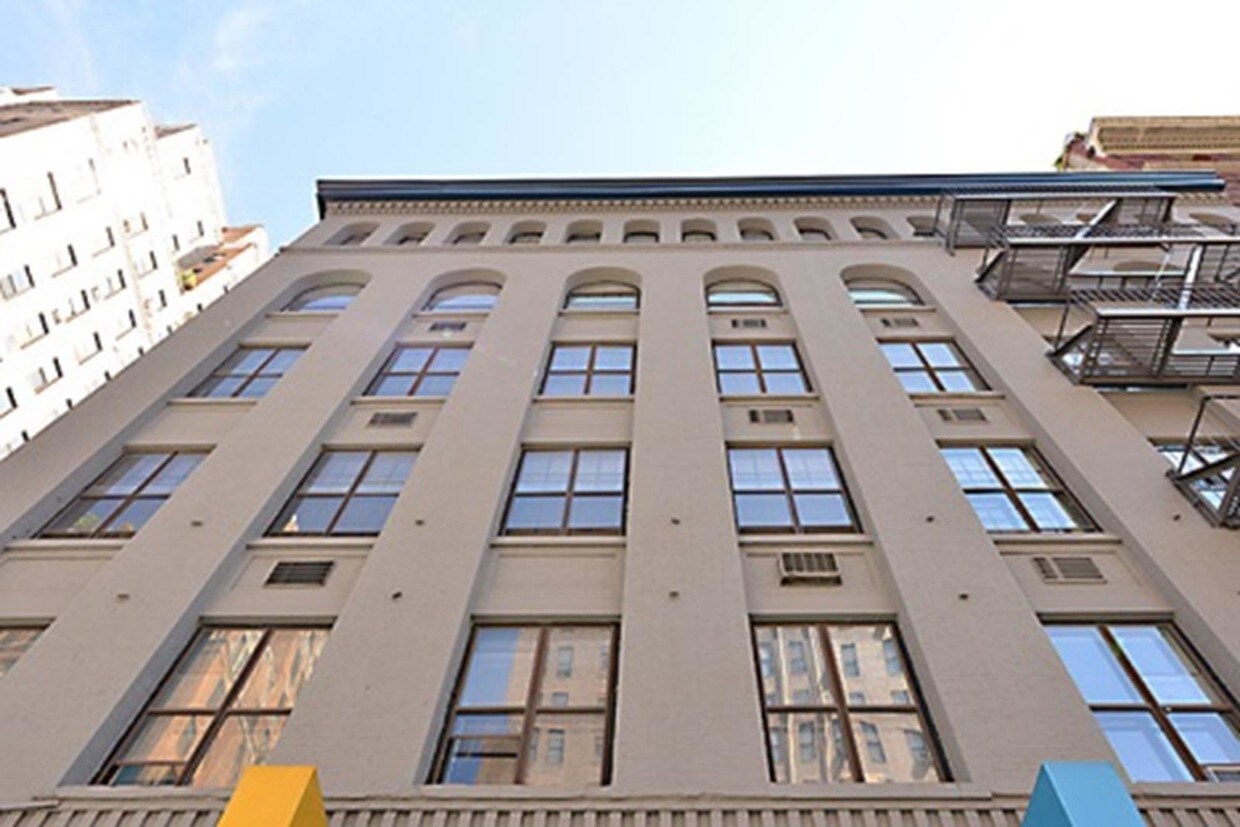Building Photo - 160 West 16th Street
