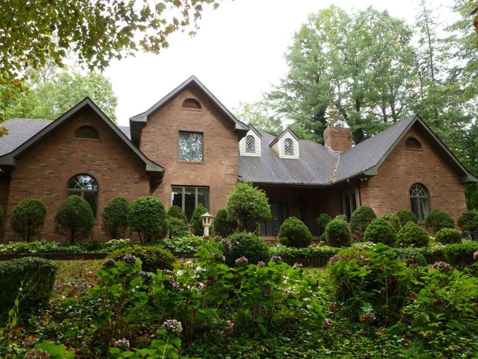 42 Mountain Lake Dr, Hendersonville, NC 28739 House Rental in