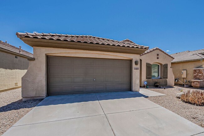Foto del edificio - 3 Bed 2 Bath - New Kitchen Appliances\Carp...