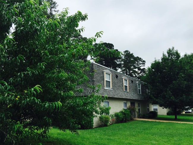 Building Photo - 301 E Reynolds Dr