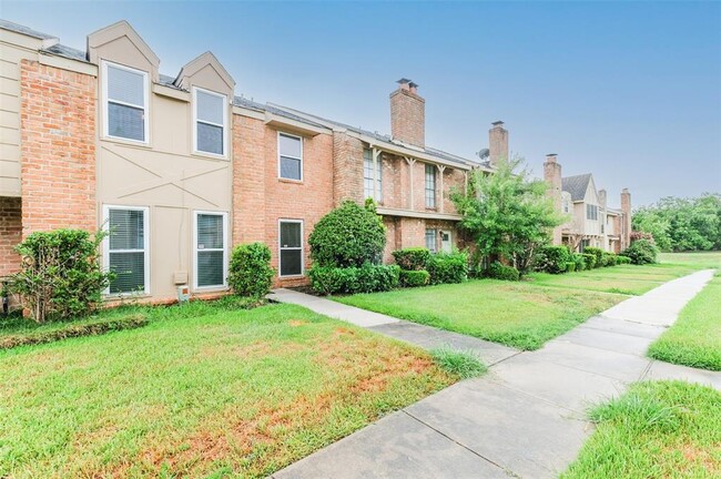 Building Photo - 3004 Beecave Dr