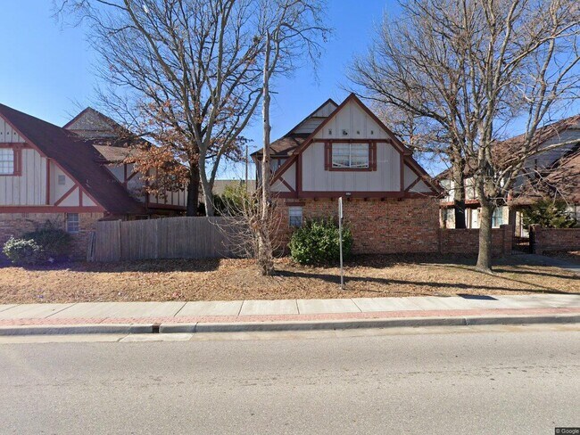 Darlington Park Condos - 4648 S Darlington Ave
