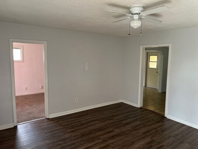 Building Photo - North Bakersfield House