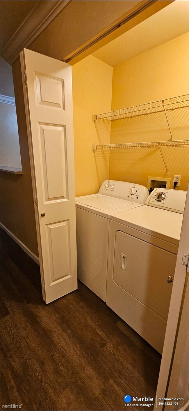Building Photo - 2 br, 2 bath Condo - 33020 10th Ave SW