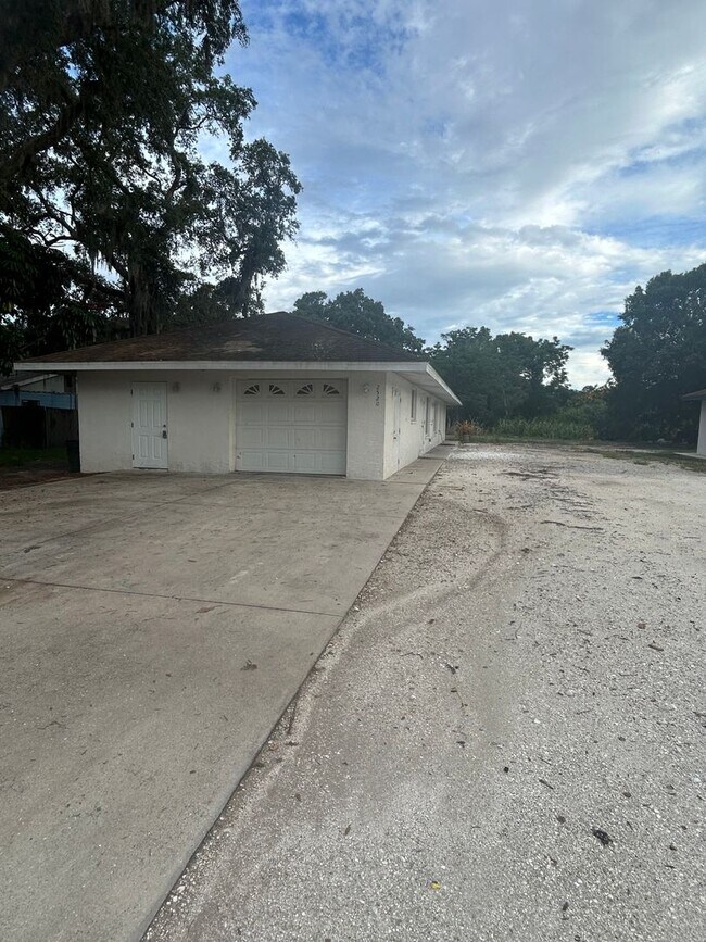 Foto del edificio - Beautiful Spacious Home with 4 Bedrooms, Y...