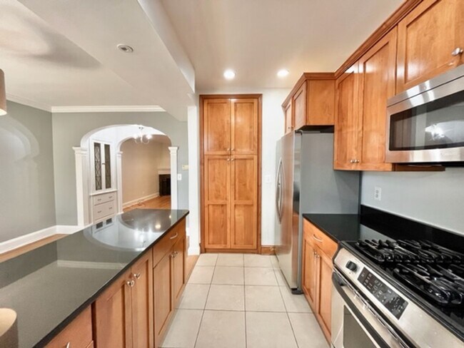 Foto del edificio - Great 4 BR 3 BA townhouse in great quiet s...