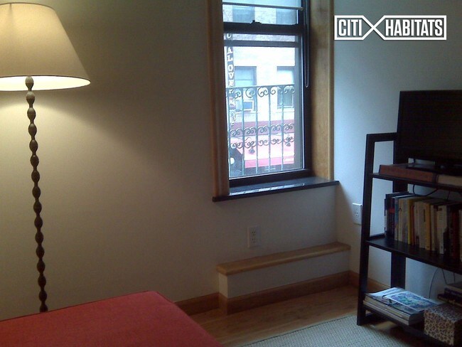 Building Photo - 202 MOTT St