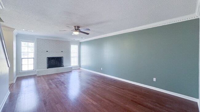 Foto del edificio - 6641 Blue Spruce Dr