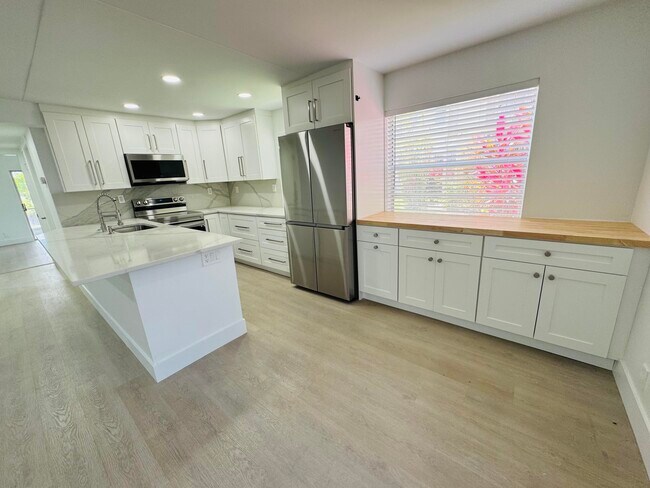 Building Photo - 970 Normandy Trail