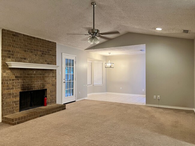 Foto del edificio - 411 Hickory Rd