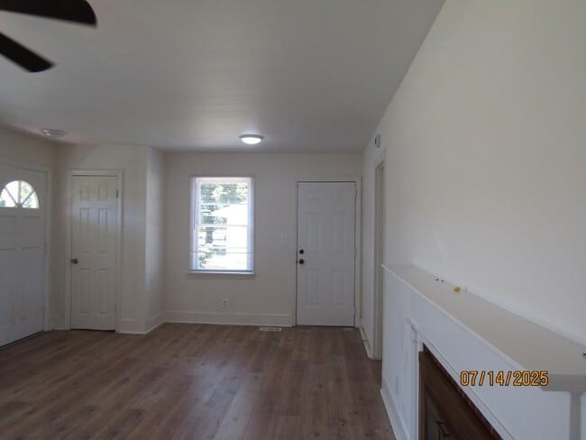Building Photo - 608 13th Ave S