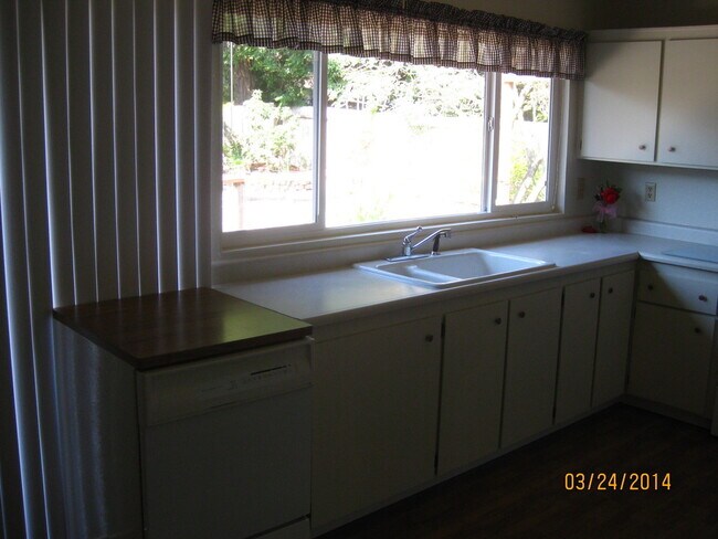 Foto del edificio - Beautiful Single Story 3 Bed, 2 Bath Home ...